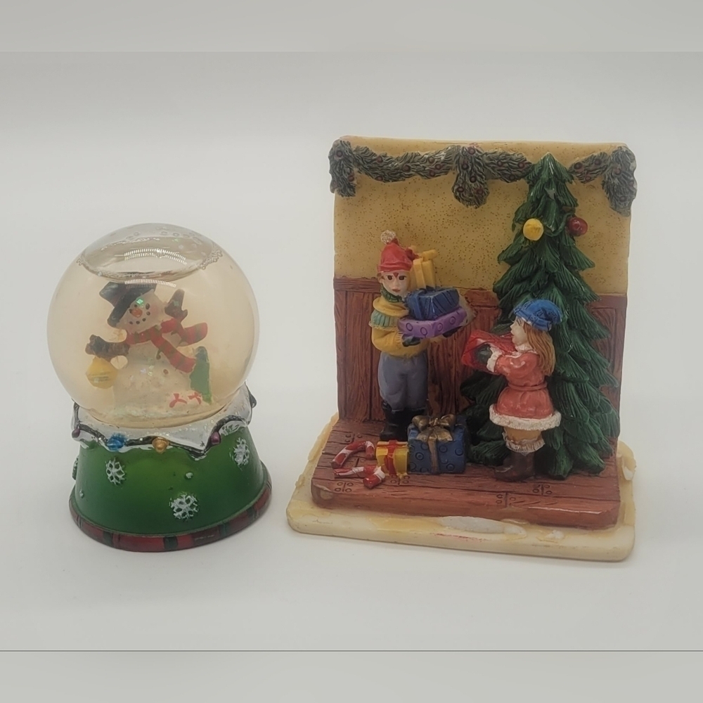 Christmas Xmas Decorative Figurines set of 2 (Globe)​​​